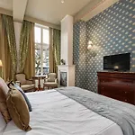Bord\'eau Canal Suites