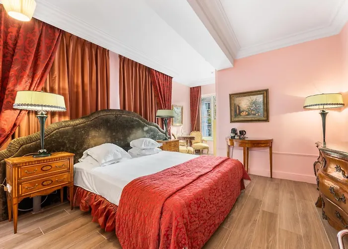 Bord\'eau Canal Suites